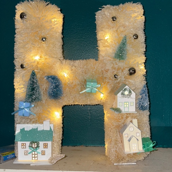 Anthropologie Festive Sisal Light Up Diorama